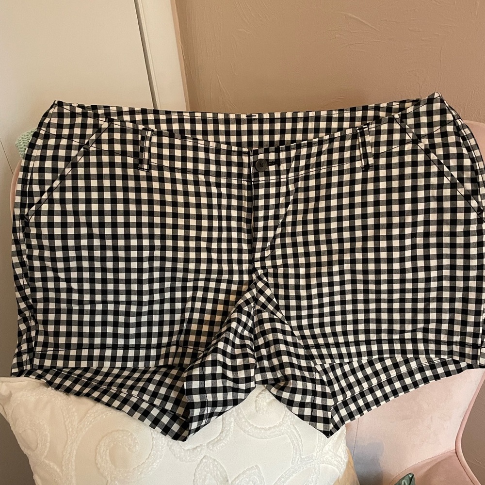 Old navy shorts size 16